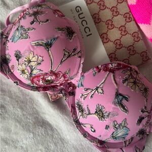 Brand New Victoria Secrets Floral pink embroidered 34B Bra